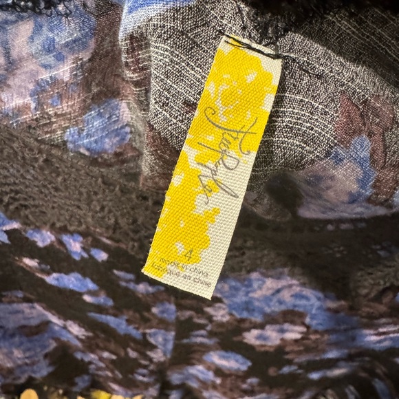 EUC Free People shorts size 4 - Picture 3 of 4